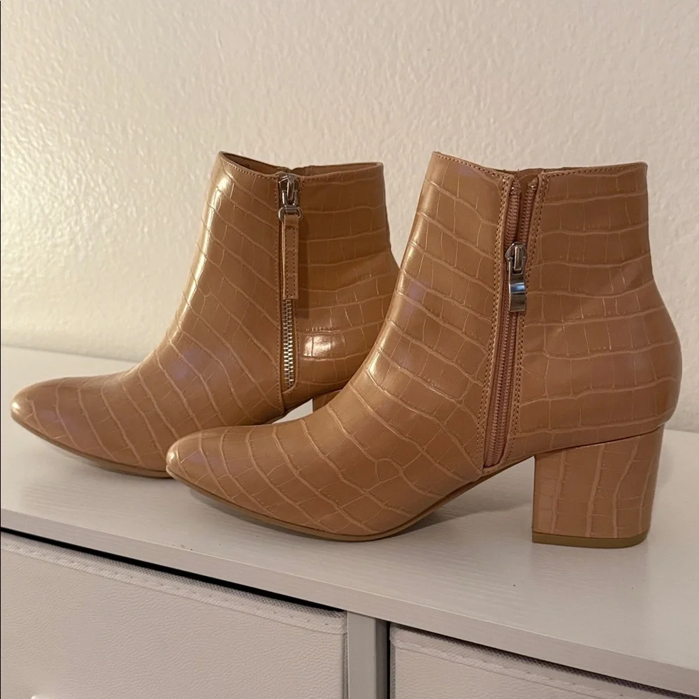 J. Adams Zuma Ankle Bootie Closed Pointed Toe Low Block Heel ZipUp Croc-Embossed - Picture 2 of 6